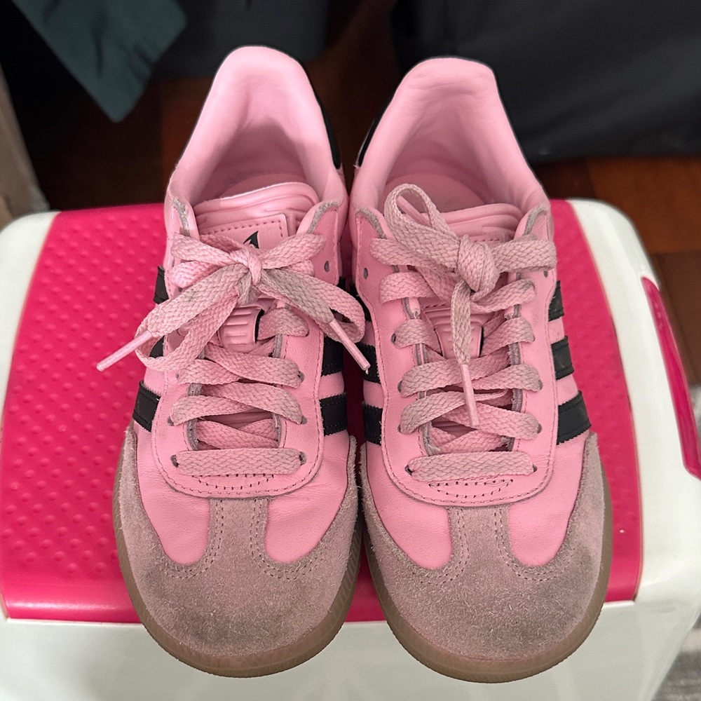 Adidas kids Messi  Pink and black Sambas
